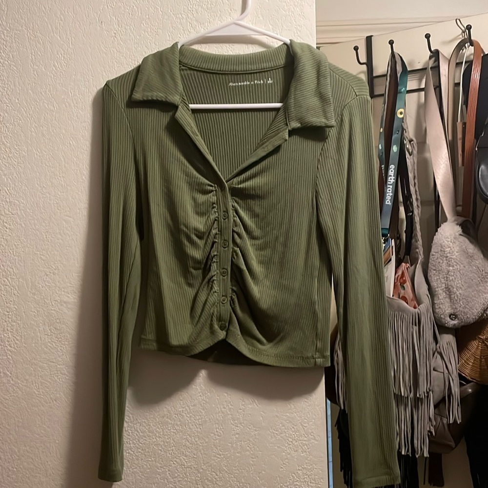Abercrombie & Fitch green scrunch top